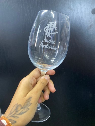 TAÇA DE VIDRO COM GRAVAÇÃO A LASER