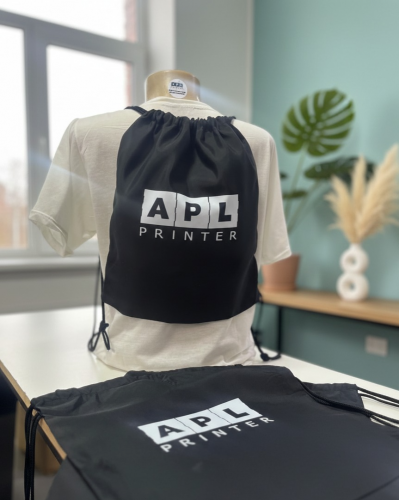 SACOCHILA  PRETA PERSONALIZADA COM DTF 